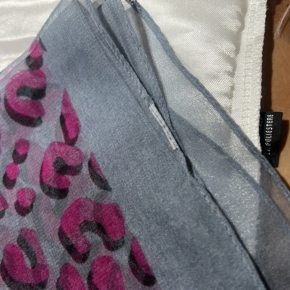 Louis Vuitton Animal Print Scarf - Picture 4 of 7